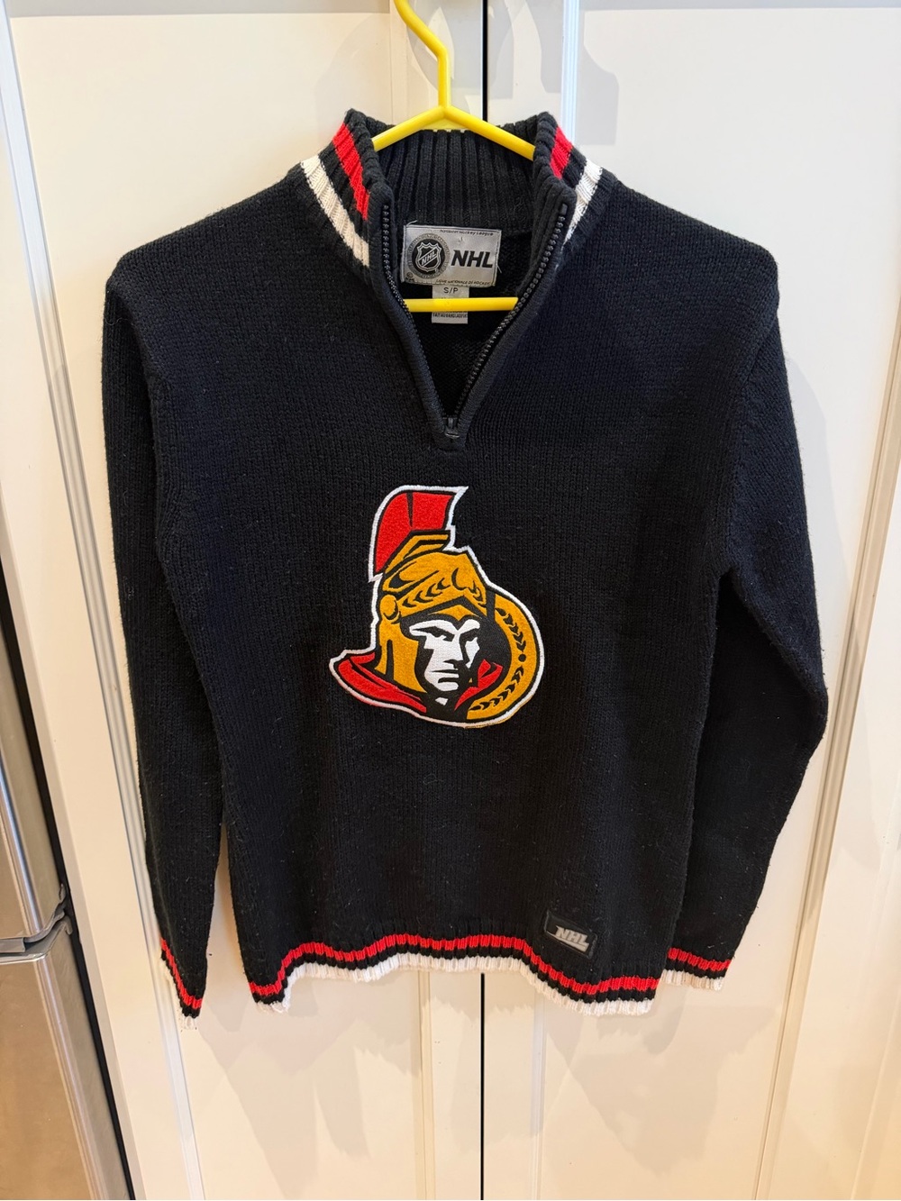 NHL Ottawa Senators ladies small Black Pullover Sweater
